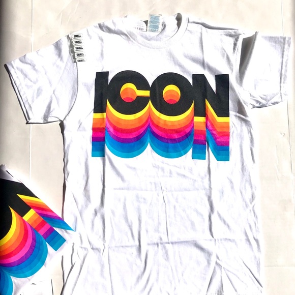 Tops - ***SOLD***White Graphic Teen. Best in tops.